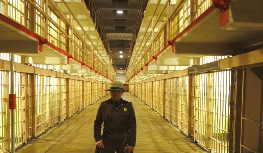Alcatraz-Federal-Penitentiary-prison-inmates-officers-park-rangers.jpg