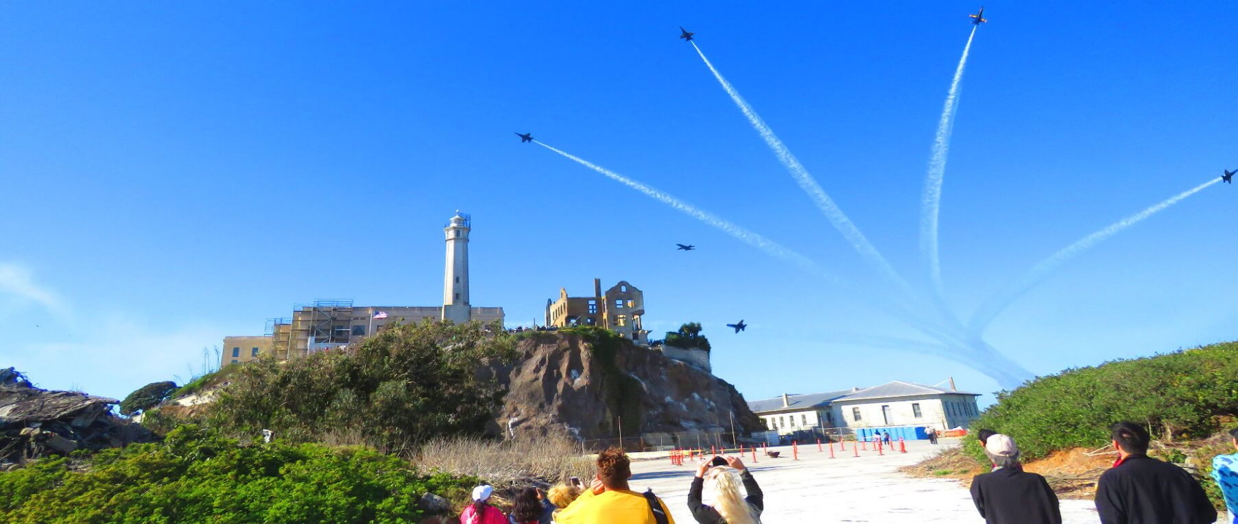 Alcatraz-Island-Prison-Tours-Ticketsisland-outside-court-gardens.jpg