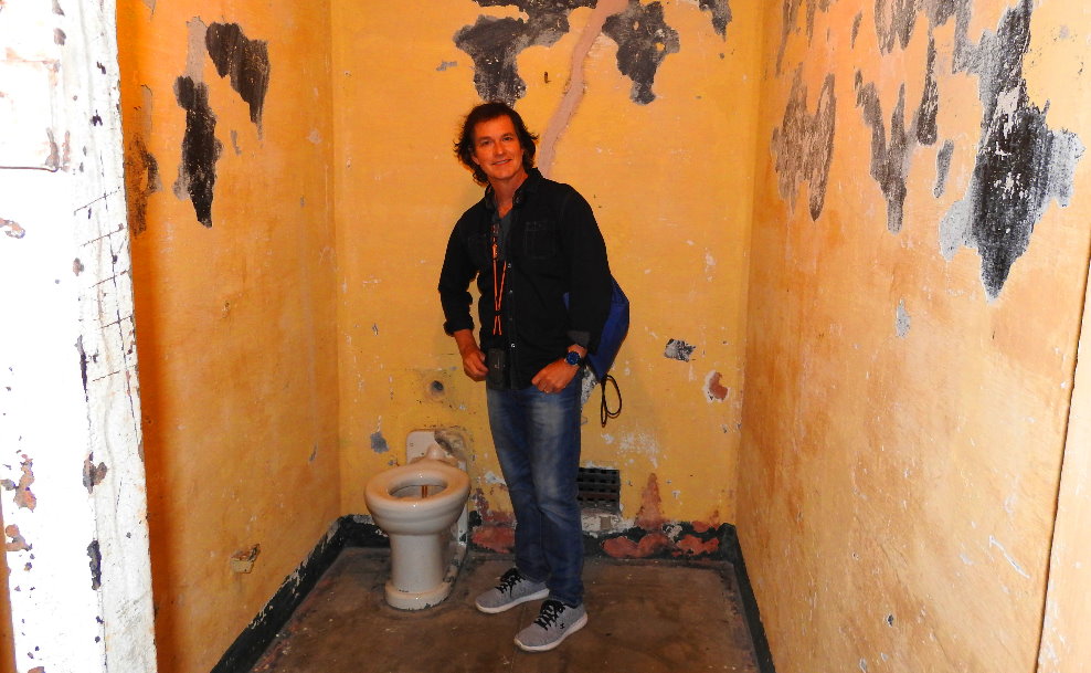 inside-Alcatraz-cell-celhouse-Night-Tour.JPG